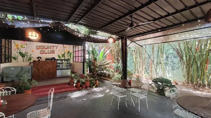 cafe and burger shop in pondicherry