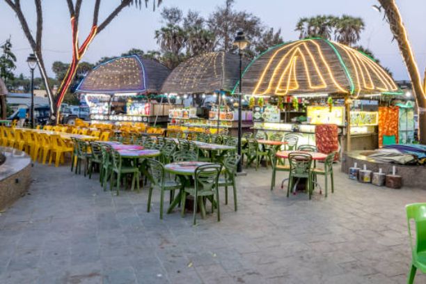 Food courts and dining