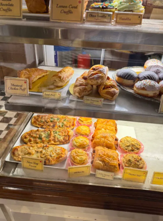 Indo-French bakery & café in Ambur Salai, White Town