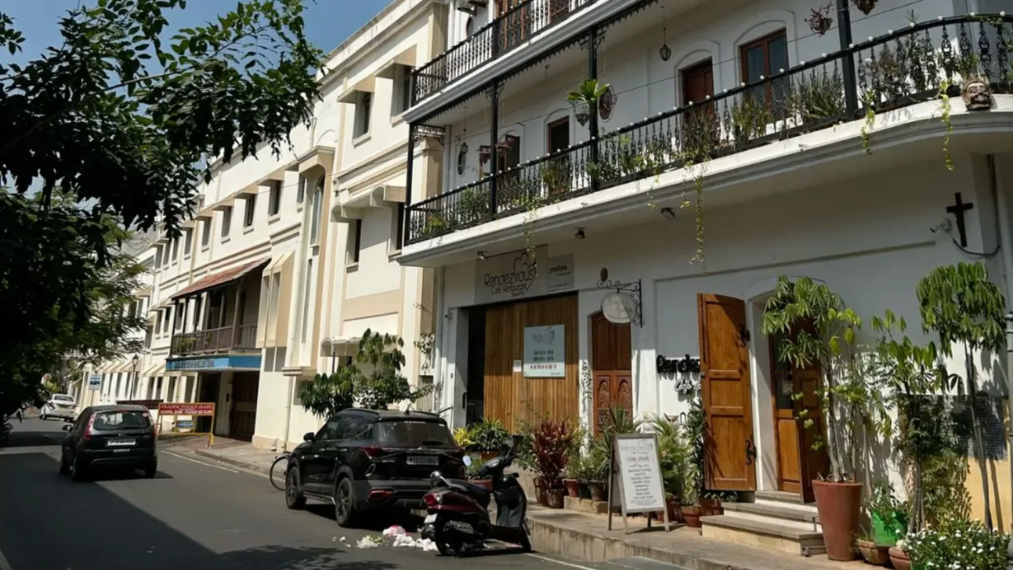 whit town in pondy 1